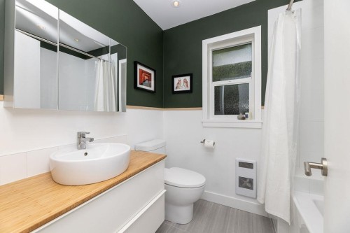 5700 Trident Avenue, Sechelt, BC 