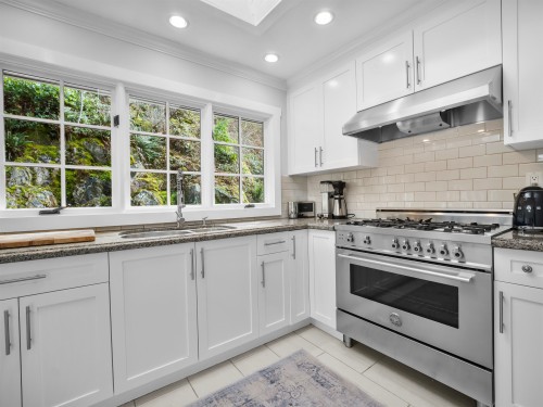 5478 Greenleaf Road, West Vancouver, BC 