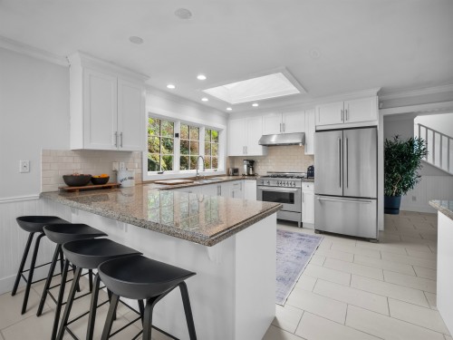 5478 Greenleaf Road, West Vancouver, BC 