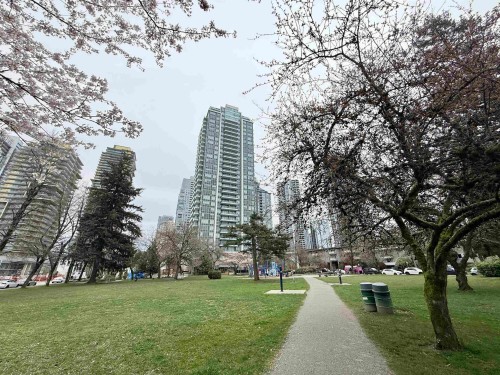 1703-6463 Silver Avenue  Burnaby, BC V5H 0K4