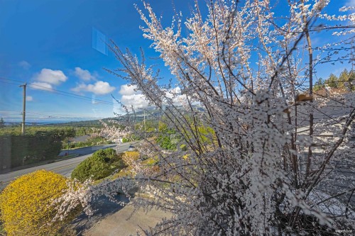 670 Montroyal Boulevard, North Vancouver, BC 