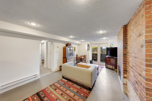 670 Montroyal Boulevard, North Vancouver, BC 