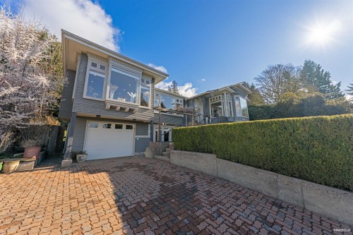 670 Montroyal Boulevard, North Vancouver, BC 