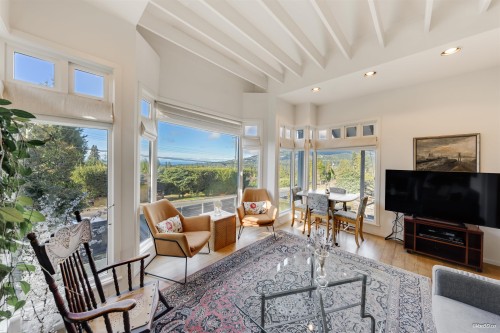 670 Montroyal Boulevard, North Vancouver, BC 