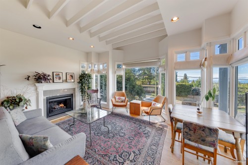 670 Montroyal Boulevard, North Vancouver, BC 