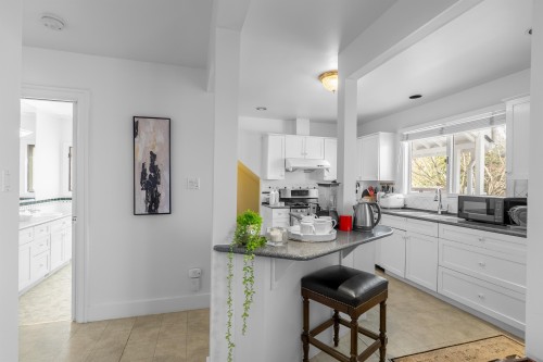 4405 9Th Avenue W, Vancouver, BC 