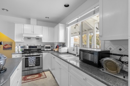 4405 9Th Avenue W, Vancouver, BC 