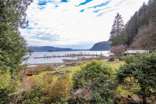 26 Brighton Beach, North Vancouver, BC 