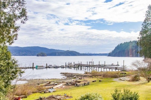 26 Brighton Beach, North Vancouver, BC 