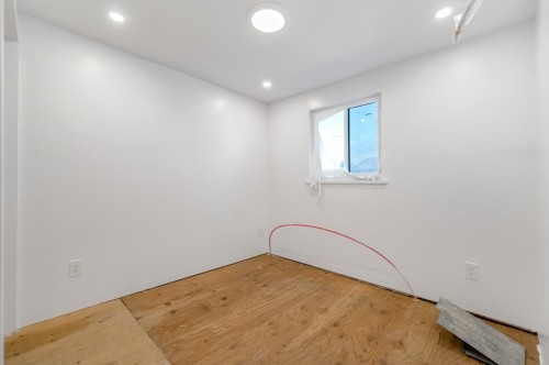 7520 Canada Way, Burnaby, BC 