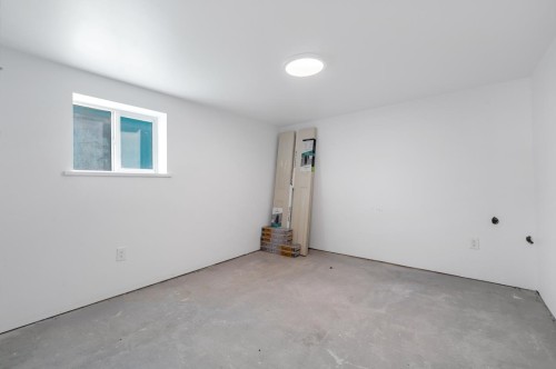 7520 Canada Way, Burnaby, BC 