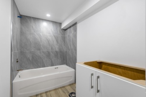 7520 Canada Way, Burnaby, BC 