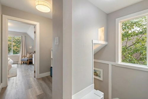 261 4Th Street E, North Vancouver, BC 