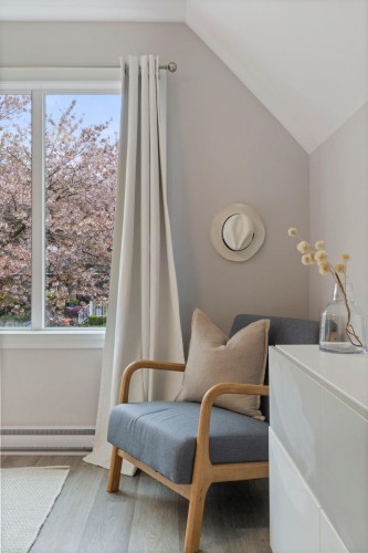 261 4Th Street E, North Vancouver, BC 