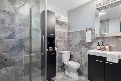 261 4Th Street E, North Vancouver, BC 