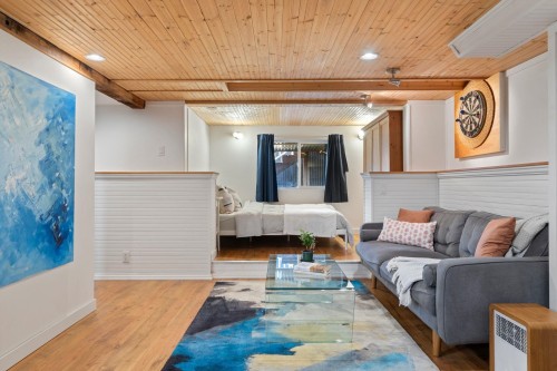 261 4Th Street E, North Vancouver, BC 