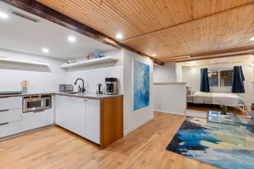 261 4Th Street E, North Vancouver, BC 