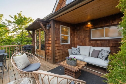 261 4Th Street E, North Vancouver, BC 