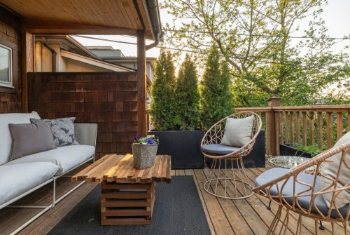 261 4Th Street E, North Vancouver, BC 