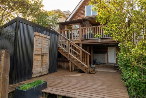 261 4Th Street E, North Vancouver, BC 