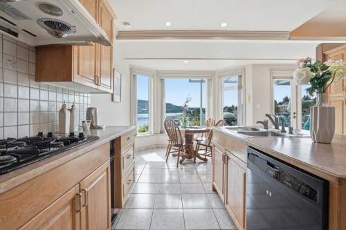 4493 Epps Avenue, North Vancouver, BC 