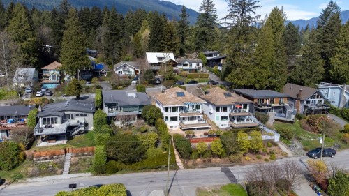 4493 Epps Avenue, North Vancouver, BC 