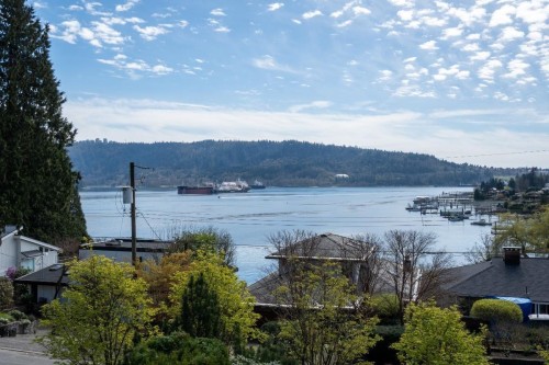 4493 Epps Avenue, North Vancouver, BC 