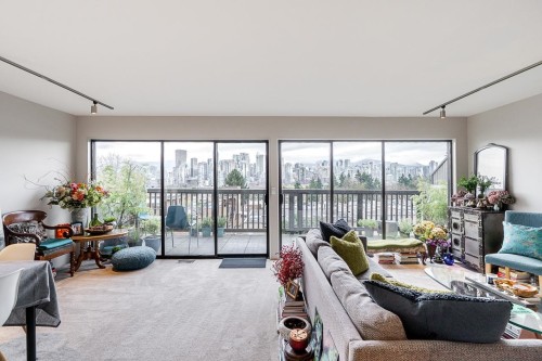 967 8Th Avenue W, Vancouver, BC 