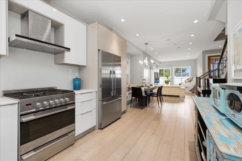 210 5Th Street W, North Vancouver, BC 
