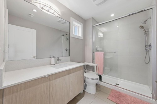 210 5Th Street W, North Vancouver, BC 