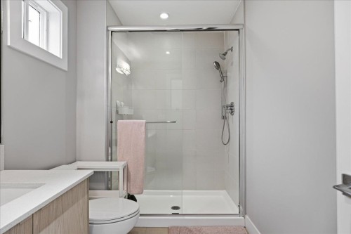 210 5Th Street W, North Vancouver, BC 