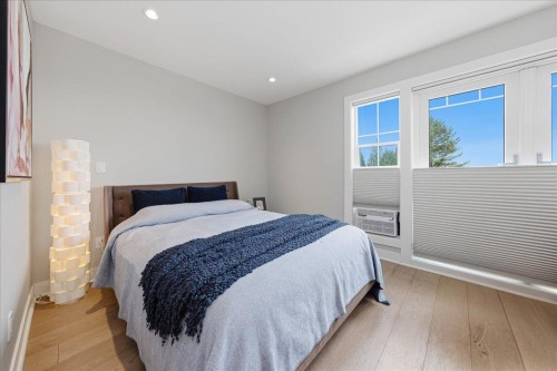 210 5Th Street W, North Vancouver, BC 