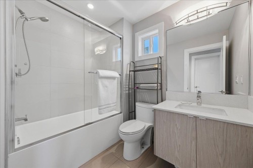210 5Th Street W, North Vancouver, BC 