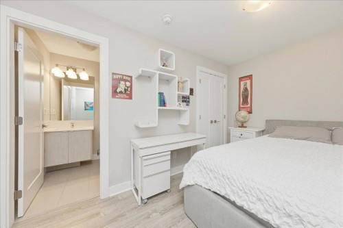 210 5Th Street W, North Vancouver, BC 
