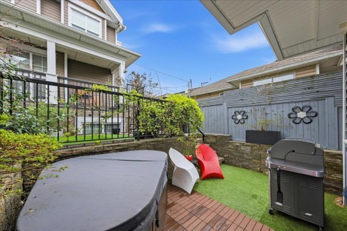 210 5Th Street W, North Vancouver, BC 