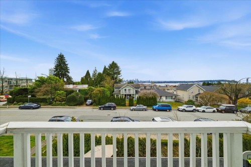 210 5Th Street W, North Vancouver, BC 