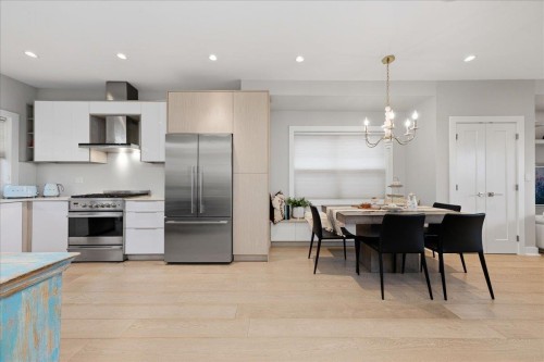 210 5Th Street W, North Vancouver, BC 