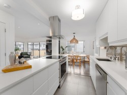 103-127 4th Street E North Vancouver, BC V7L 1H7