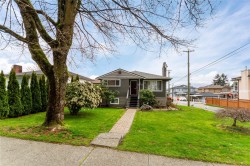 3713 Kincaid Street Burnaby, BC V5G 1V4