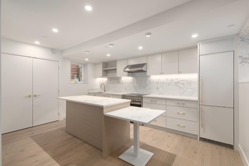 460 17th Avenue E Vancouver, BC V5V 1B1