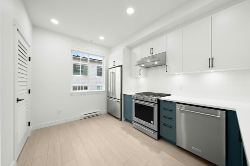 254-720 Robinson Street, Coquitlam, BC 