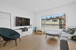 216-455 16th Avenue EVancouver, BC V5T 2T8