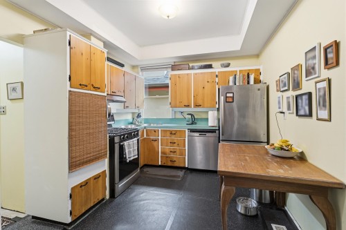 2582 6Th Avenue W, Vancouver, BC 