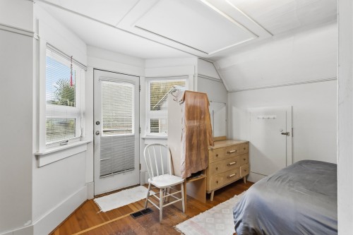 2582 6Th Avenue W, Vancouver, BC 