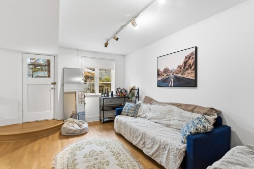 2582 6Th Avenue W, Vancouver, BC 