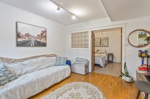 2582 6Th Avenue W, Vancouver, BC 
