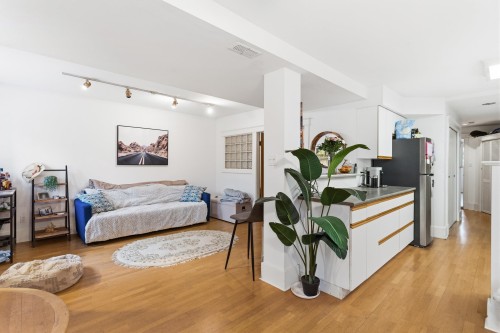 2582 6Th Avenue W, Vancouver, BC 