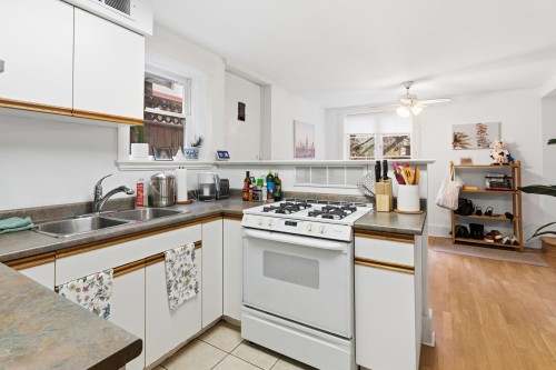 2582 6Th Avenue W, Vancouver, BC 