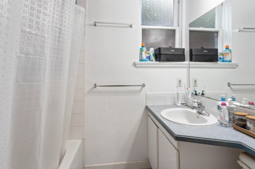 2582 6Th Avenue W, Vancouver, BC 