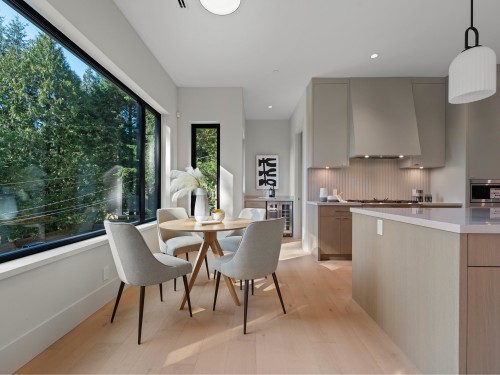 5657 Westport Road, West Vancouver, BC 